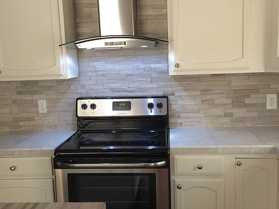 4th image of 921 W Sun Coast Dr