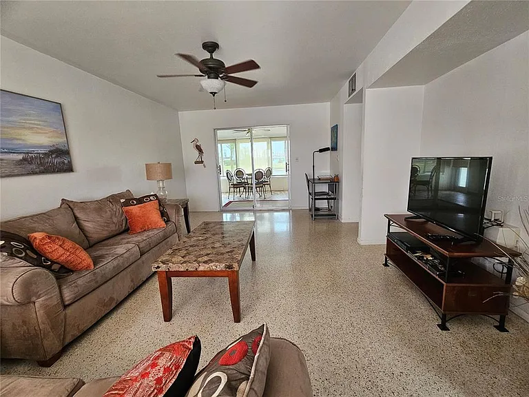 1703 Amhurst Cir — Photo 13