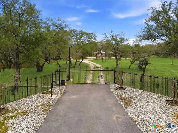 561 County Road 785, Natalia, TX 78059