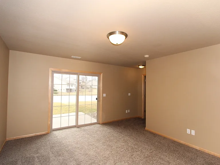 233 Woodfield Ct — Photo 15