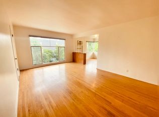 6103 Graciosa Dr, Los Angeles, CA 90068