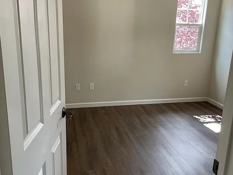 113 Lucy Ln — Photo 13