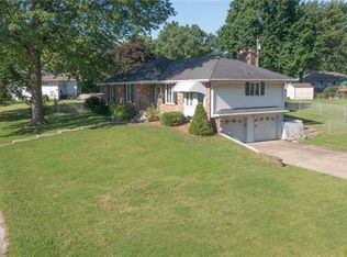 3700 Queen Ridge Dr, Independence, MO 64055