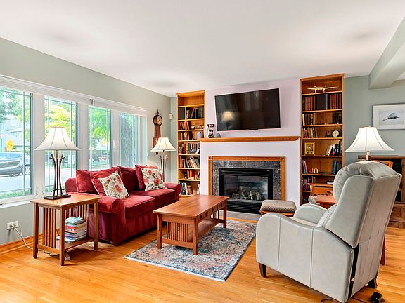 4th image of 245 S Oak Park Ave