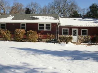 11 Croft Ln, Smithtown, NY 11787