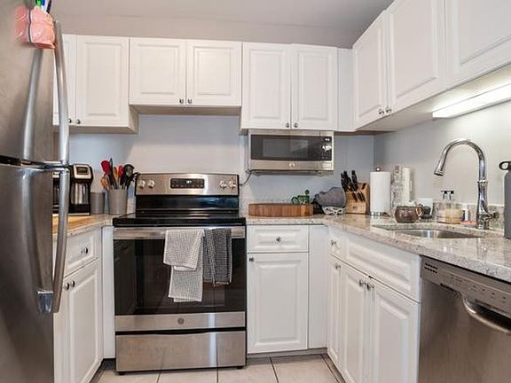 2nd image of 3660 N Lake Shore Dr APT 1206