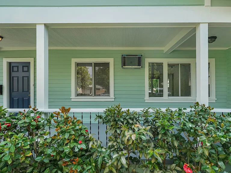 544 Salem St #FRONT HOUSE — Photo 15