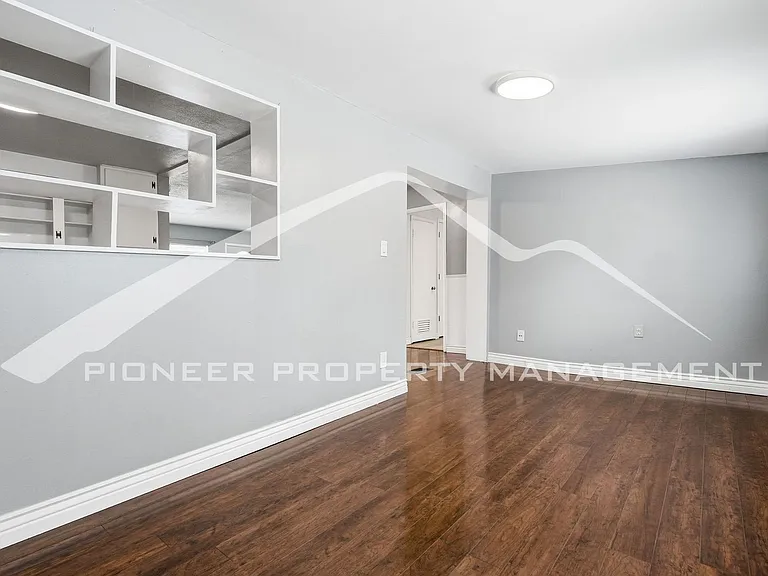 2733 S Glencoe St — Photo 7