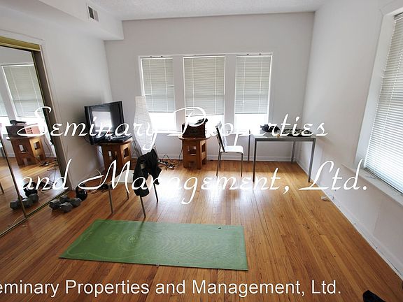2nd image of 1636 W Montrose Ave #3W
