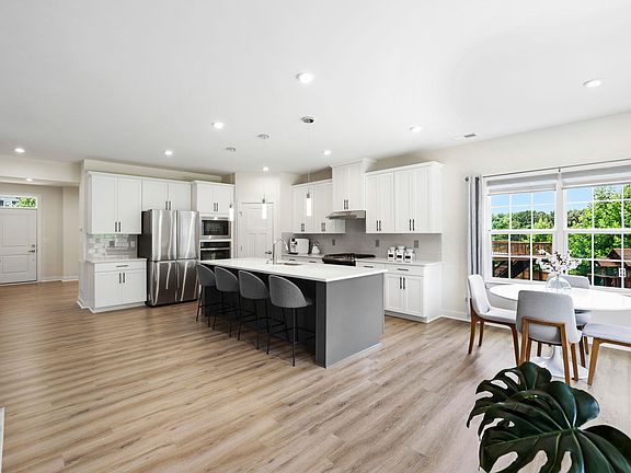 5th image of 1688 Burtonwood Dr