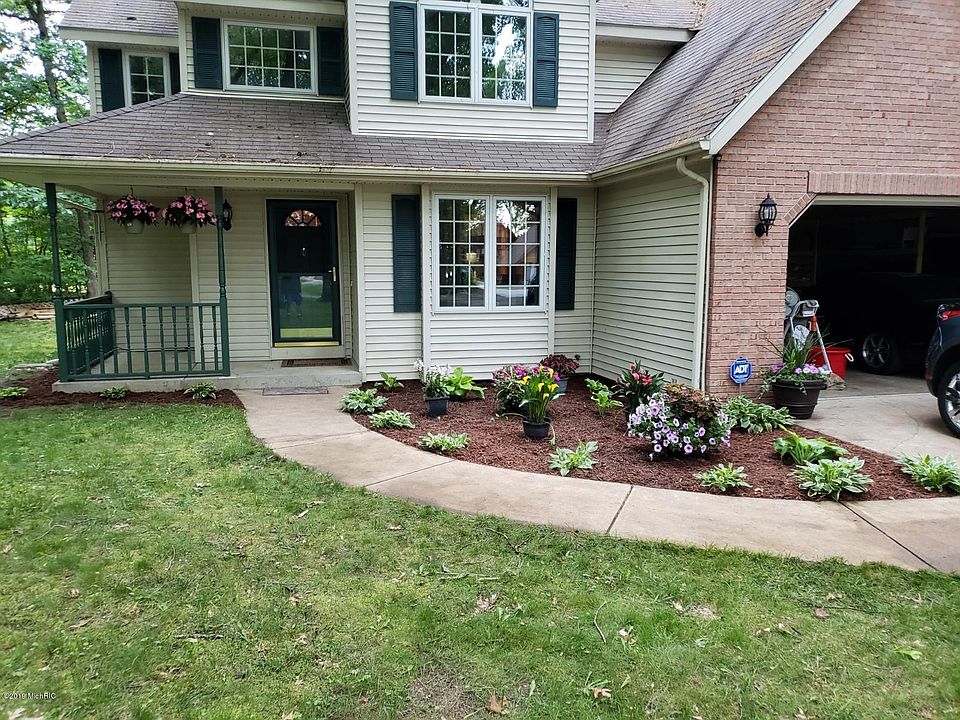2nd image of 1025 Forest Dr