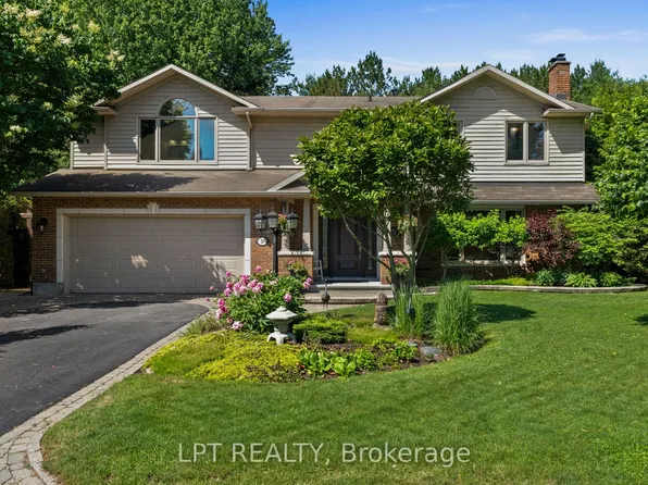 38 Glendenning Dr, Ottawa, ON K2H 7Y9