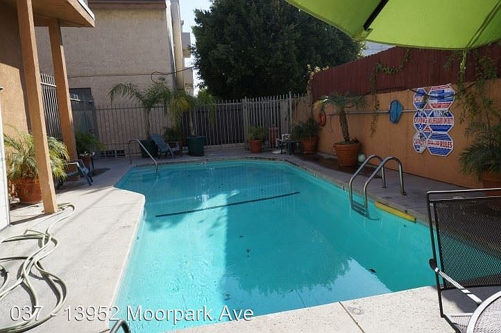 1st image of 13952 Moorpark St APT 02
