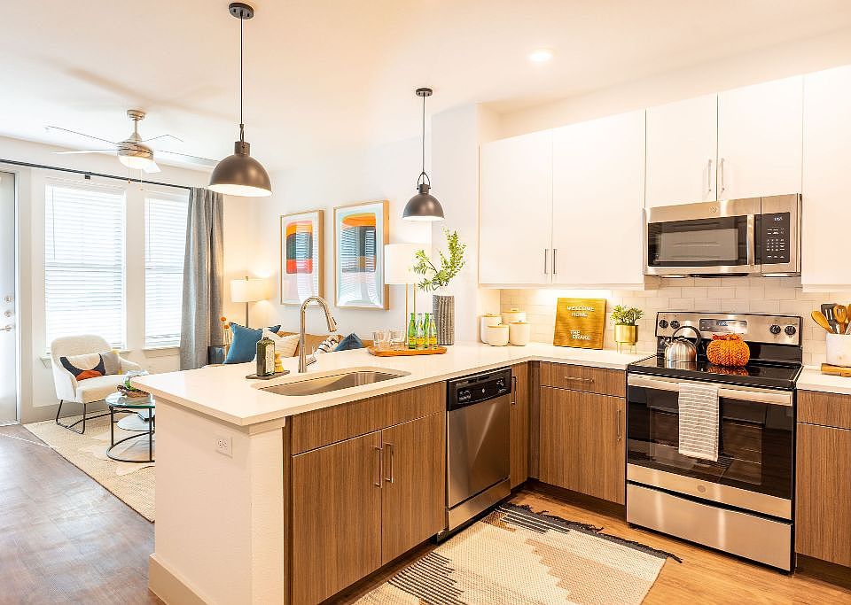 1st image of 1301 E Mockingbird Ln #2102