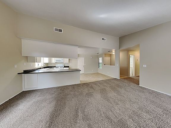 5th image of 10 Butterwick Ct