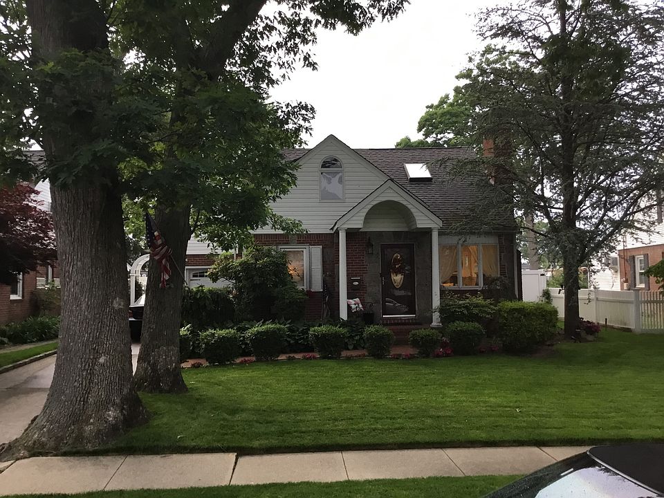 1st image of 35 Oak Dr
