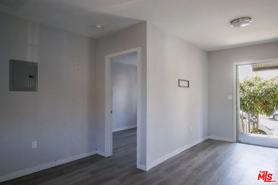 1 bed, 1.0 bath, 700 sqft, $1,900 — Photo 2