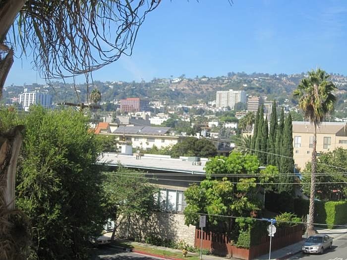 2nd image of 724 W Knoll Dr APT 212