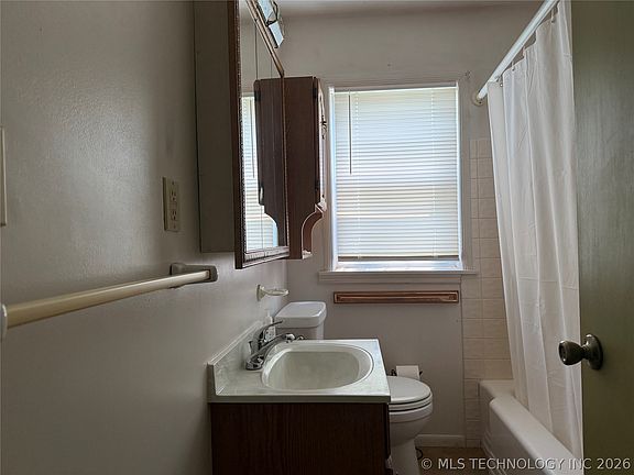 5th image of 304 E Woodrow Pl