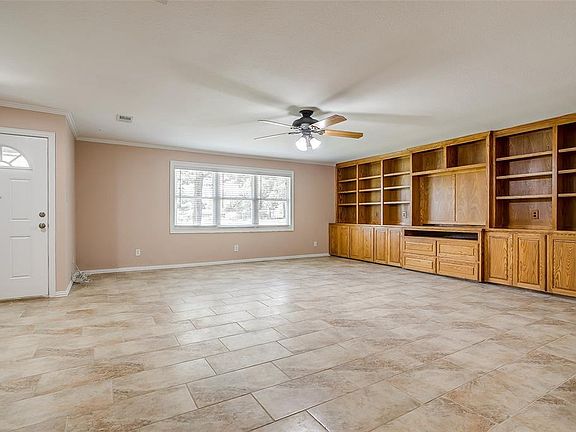 5th image of 429 Pecan Dr