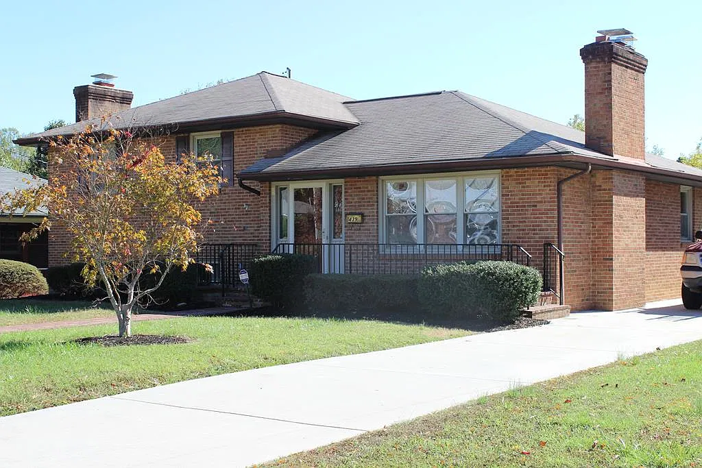 3 bed, 1966 sqft, $2,000 — Photo 1