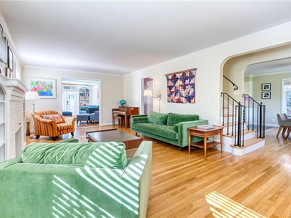 2nd image of 35 Bedford Ave