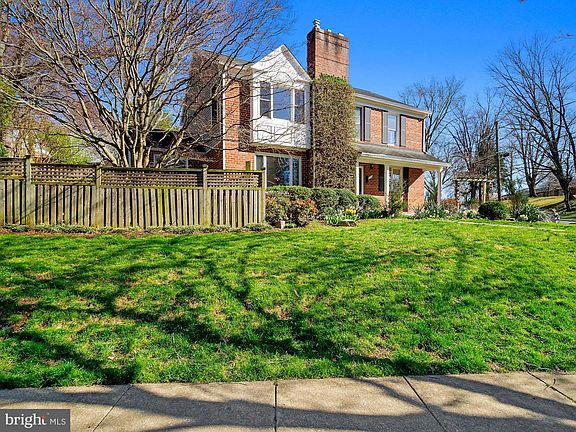 3rd image of 10201 Parkwood Dr