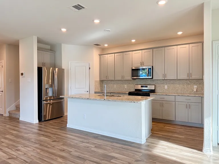 1425 Rolling Fox Dr — Photo 5