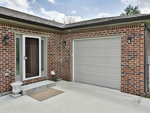 3rd image of 1033 Horse Shoe Dr