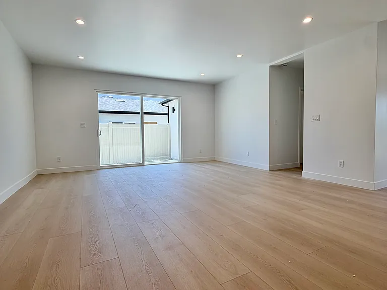 6200 Camellia Ave — Photo 12
