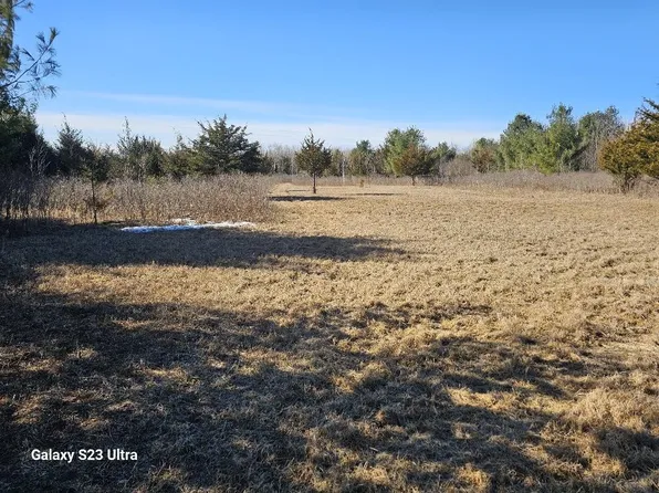 Three Rivers Rd, Gladwin, MI 48624