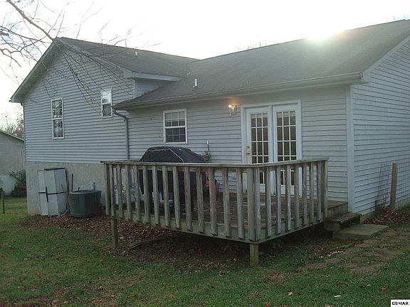 5th image of 626 Emerald Ave