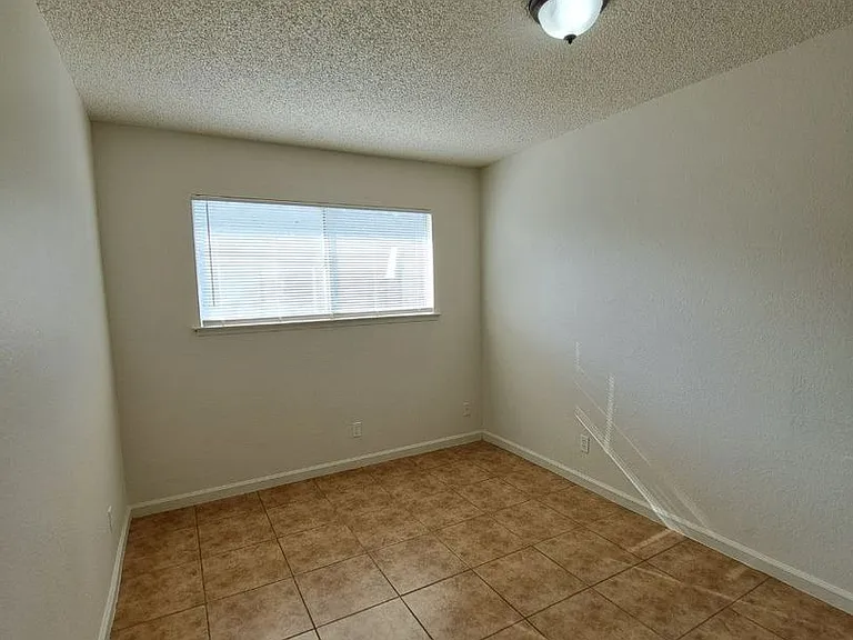 3449 N. Marks Avenue — Photo 10