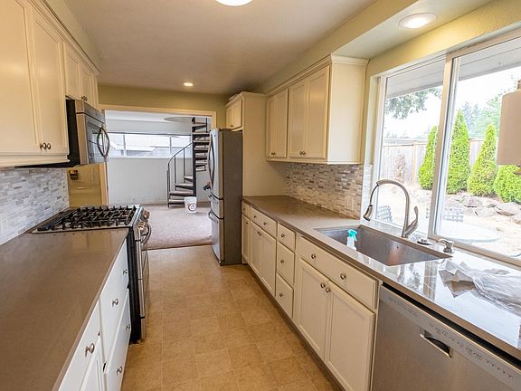 4th image of 516 146th Ave NE