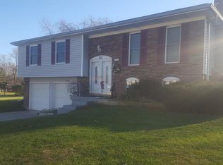 653 N Greenbriar Dr, Greenwood, IN 46142