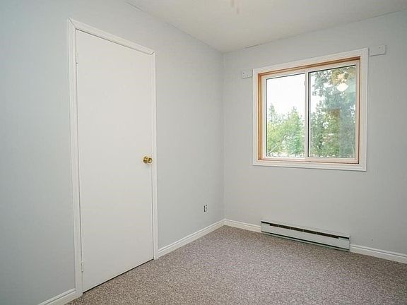 3rd image of 915 Lake Dr E #2