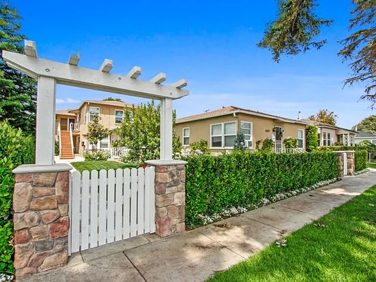 4337 N Bellflower Blvd — Photo 2
