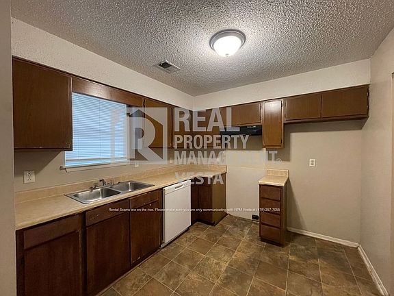 4th image of 515 Maplewood Dr