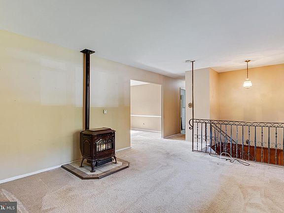 5th image of 3662 Woodley Rd