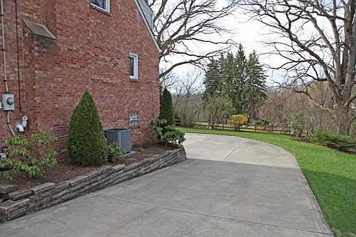3rd image of 323 Highland Pines Dr