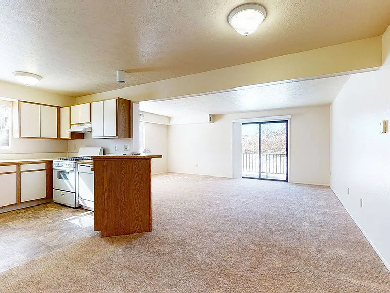 Windmill Lakes Apartments — Photo 13