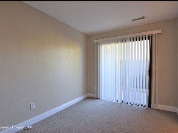 4th image of 852 2nd St W