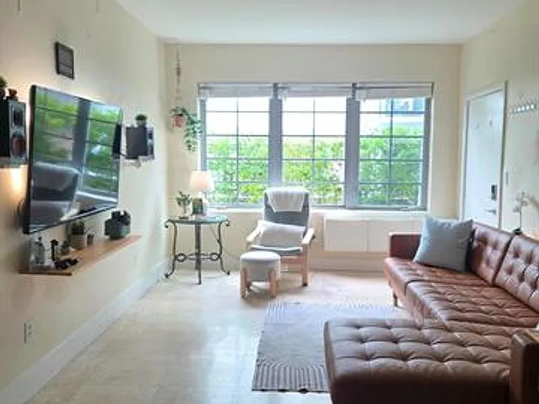 1045 Lenox Ave #6 — Photo 3
