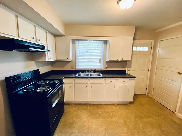 2023 E Elm St — Photo 19