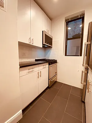 Rented by Metropolis Real Estate of Manhattan | media 9