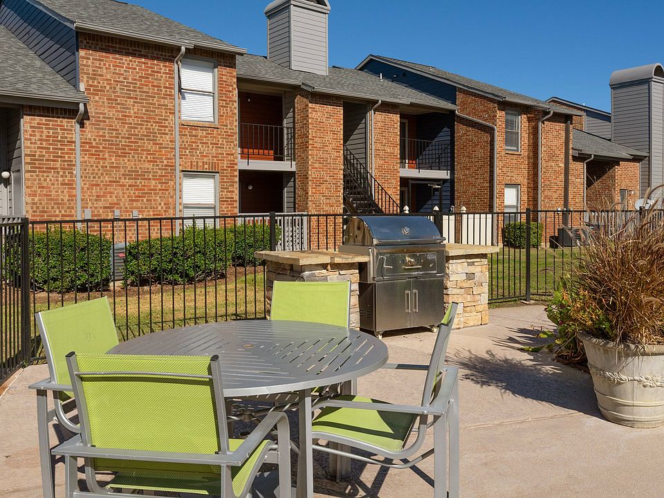 Outdoor Grilling and Dining Area in Carrollton Apartments