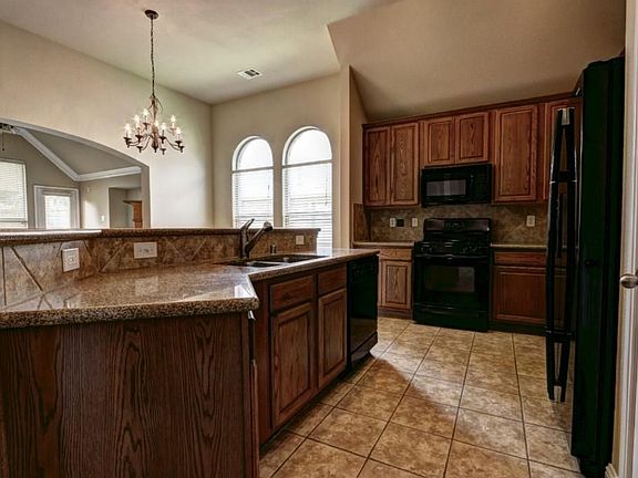 3rd image of 246 Cox Dr
