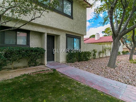 2nd image of 821 Spyglass Ln