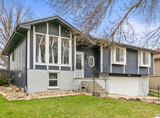 15216 R St, Omaha, NE 68137