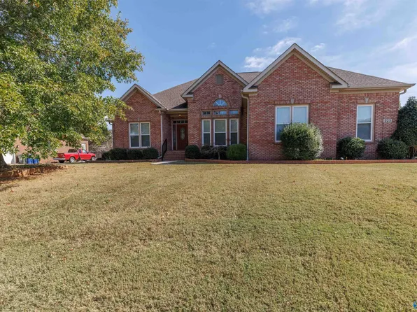 223 Clouds Creek Dr, Huntsville, AL 35806